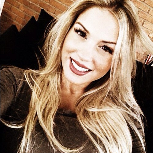 Twitter Oficial da Carol Belli. Big Fã