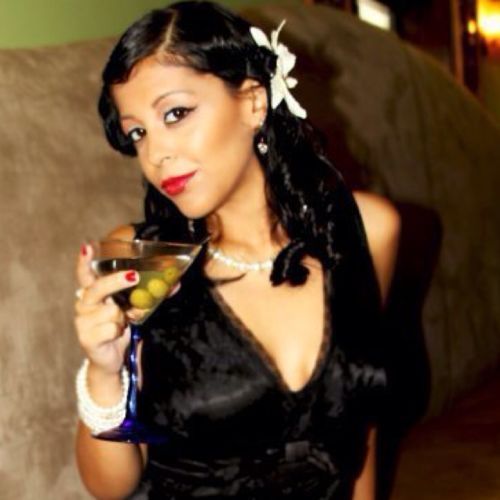 /radio personality/beauty&thebeatz/
#17 of the 50 Hottest Women of Radio 2012. World Traveler ✈️ & lover of good music ▫️ MIA▫NJ▫️NYC▫️Philly