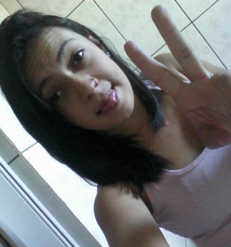 15 anos , sou estrovertida ,ciumenta &, atrapalhada ..  quando preciso sou ignorante !