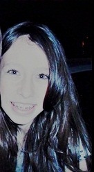Canceriana, Futura cantora, apaixonada pelo @luansantana, compositora, amo escrever textos, Flamenguista, católica, DEUS ♥. @ana_medeirosG  Minha CHATA :)