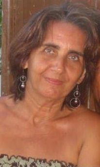 Uma mulher super feliz e abençoada por Deus.