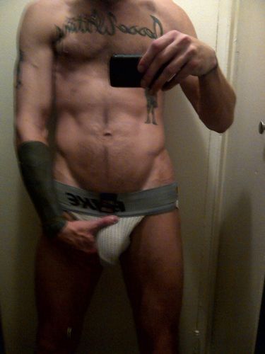 slut looking to slut it up with other sluts.