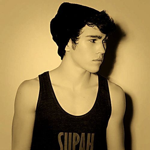 @MaxgSchneider owns my heart♥ Forever a Schneider Monkey, Never gonna stop supporting him or his amazing smile♥ Peacee babyy.