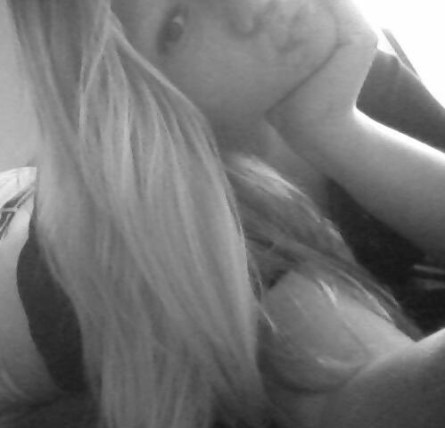 hiiii (: ima perrtty chill person soo i guess follow mee ha (;