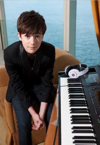 Proud Greysonator ♥ love @greysonchance  forever♥ No Matter What Happens,Always Be Yourself....    and @greysonchance you're such an 
amazing singer!