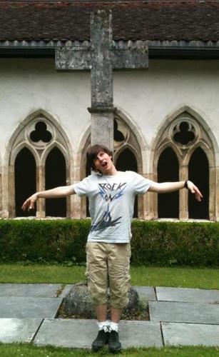 safashkan's profile picture. It's better to think alot even if it hurts than to accept ideas that aren't for us. There is no time waste in reflection. ( PersioSuisse!)