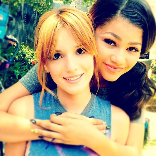 if you too are a fan of @bellathorne follow me. She's the best and like #TTYLXOX