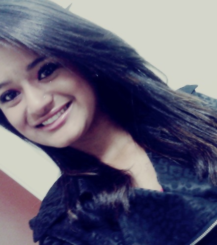Essa sou eu a menina desejada  U.U
Então recalcada abaixa a cabeça e grita
meu nome pedindo socorro . pros ligados da meia -noite ..   ♪♫
