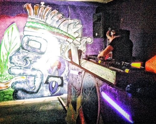 Breakbeat,House,DnB,Dubstep dj and producer from Milton Keynes.
Drummer for Haema and Wakethecity