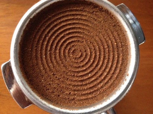 Coffee instructor of Rojocerezo Coffee School, roaster, cupper and barista.