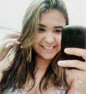 17 anos , Aquariana, chata, reclamona,  apaixonada por musica, cinema, televisão & teatro. Essa sou eu ! http://t.co/IqcC3zjqYV