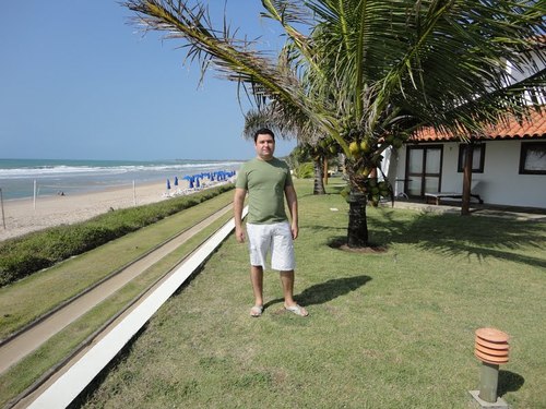Médico Hospital E.E. Trauma CG, Hospital Regional Guarabira, Natural de ibiara. Casado Mariana e pai de Samuel.