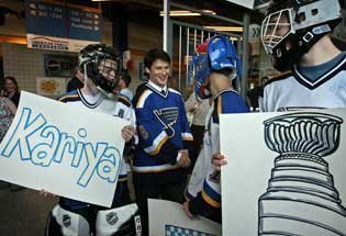die hard st.louis blues fan in high school used to dress up as goalie with two other dudes to every home game. live and die by the note! MIZ 🐯go cards, ka kaw