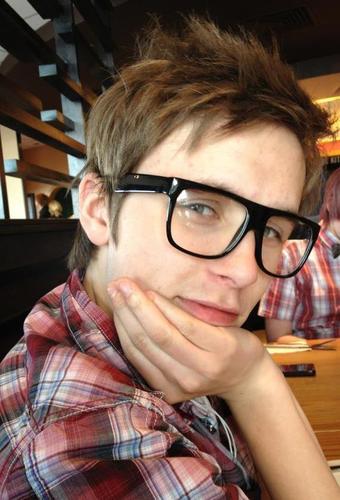 im louis, i live in southport im 17 and i have been playing guitar for 6 years. Im also the crazy 2nd guitarist in the band breeding violence :P