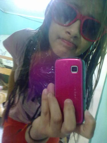 LAAARGUEEEM qq naaao teem pra nggm rrrumm ' ta née @brendalone_ aq , fazendo uma invasao básica só p dizer , que  amz dla eh tudo p mmim  , mnha true friend ' ♥