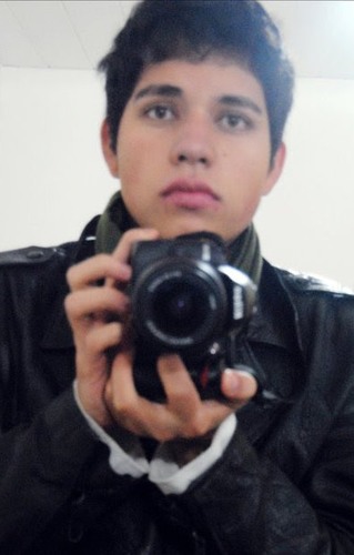 Sou um filho de Jeova.Que mais poderei dizer.Velo pela minha caminhada.E ando reto por ai.Se ao passar você me julgar.Deus vai se encarregar de ti!!!