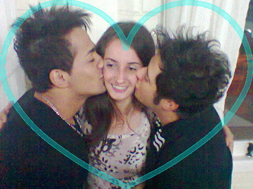 Apaixonada por @hugoetiago Meus presentes de Deus Escrevi seus nomes juntos ao meu e colei dentro do S2 . NINGUÉM TEM NADA COM ISSO !!