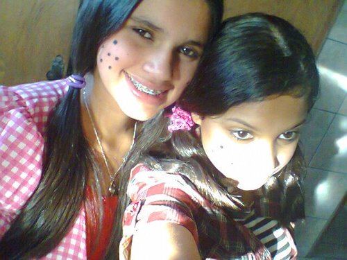 'Sou aquela que não segue padrões...
Que estrapola na hora de se divertiir
Que ama além do que se chama amor ~~♥
*sou a garota que é considerada diferente...
