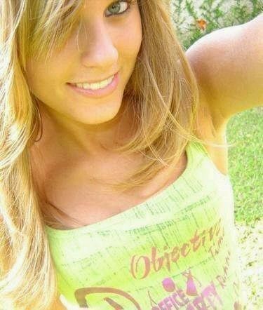 muuuitoo ciumenta , nem tenho namo , me da um Follow-me avizam eu  ta pra melhor quando der um Follow-me  em vçs *-*