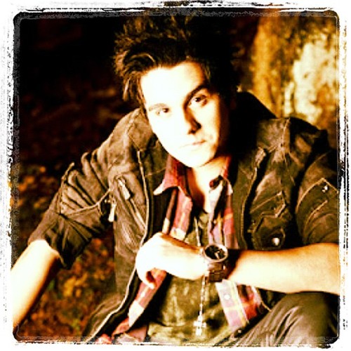 Oi meu nome é Mariana e minha vida se rezumi em @luansantana ,e sou a vice³ do @fc_lsmyword1 !