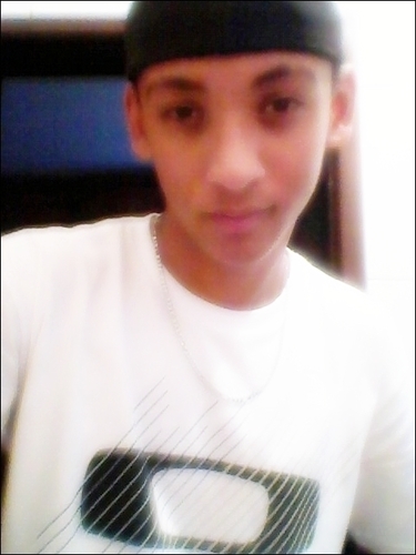 quietinho,timido,palhaço ,gosta de irrita a @natibarros1 ,Ninguém tem α viiiiitoriα, se nαo for digno dα honrα ;$* Add Ae : http://t.co/QIeU5Afd7w