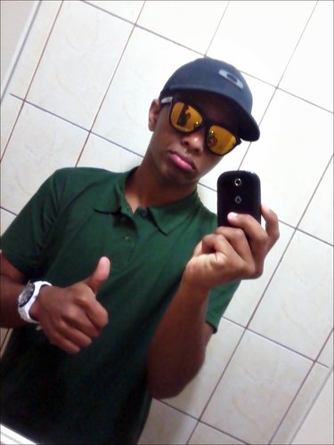 Estou em um mundo distante, em outra vibe, tudo que Voce falar ou fazer Nao fara diferença nenhuma pra mim :D Clica em follow awe ;)