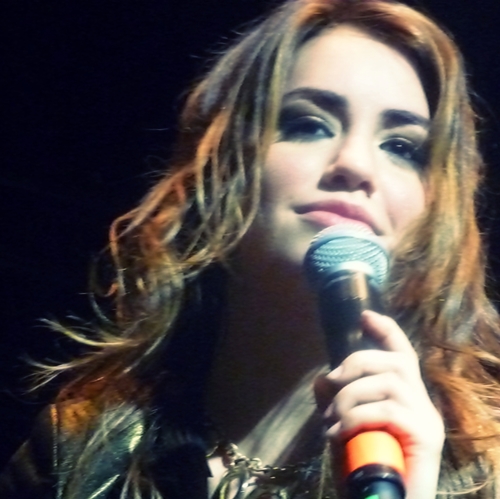 Sigo a Lali con el corazon a todas partes y con el cuerpo a donde puedo. 6/8/11 3/11/11 26/11/11 & 11/12/11 & 30/6/12 Jamas se olvidan.