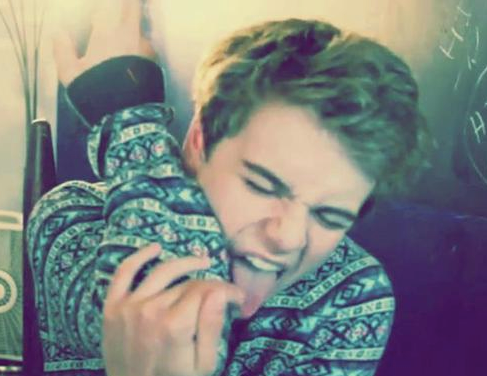 beiberbeiber13's profile picture. o u hate justin? wait,do u hear that? its the waves of me not giving a fuck. dude,his boogers could pay off ur debt. sit down.