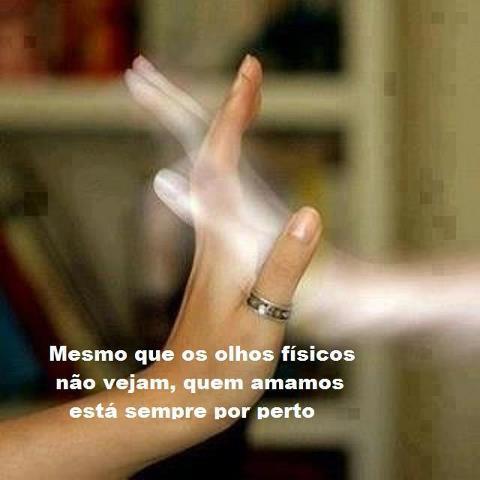 Eu sou aquele amante a moda antiga, do tipo que ainda manda flores, aquele que no peito ainda abriga, recordações de seus GRANDES AMORESSSS...