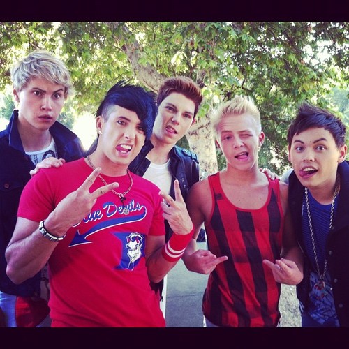 ok so theres this band there the best  ;] lol @afterRomeomusic ';] so if u hateing on them get bc ur not wannaid here ;] lol oh btw shut up i love bvb too ;]xxx