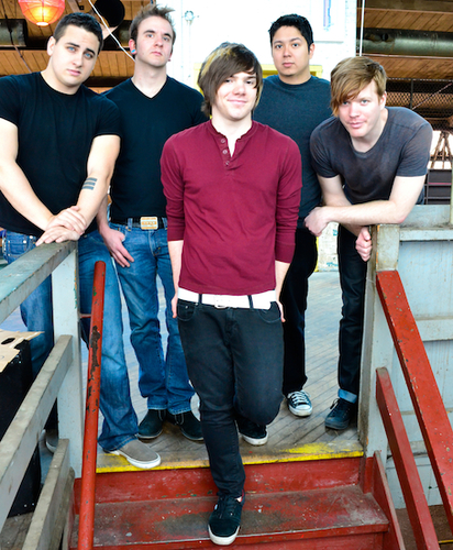 Dirty pop-punk from the the Windy City! Follow @MattF_ingSmith, @ShesAliveAlex, and @shesalive_ben