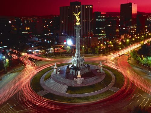 35 años, de la Ciudad de México.  35 years old, in Mexico City.