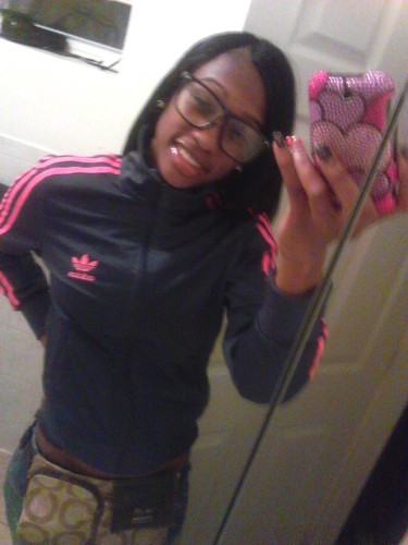 18 , slim  in tha waist pretty in tha face . married  to tha $$$ #independent type bitch !