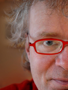 Uw specialist in korte, middellange, lange en heel erg lange teksten, vader, liefhebber, drummer en motorrijder op twee en drie wielen.