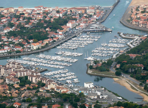 Seul Port des Landes au coeur de la ville de Capbreton.