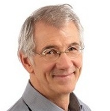 Coacht Coaches und Existenzgründer sowie kleine, mittelständige und familiengeführte Unternehmen unternehmerisch zu denken, fühlen und zu handeln.