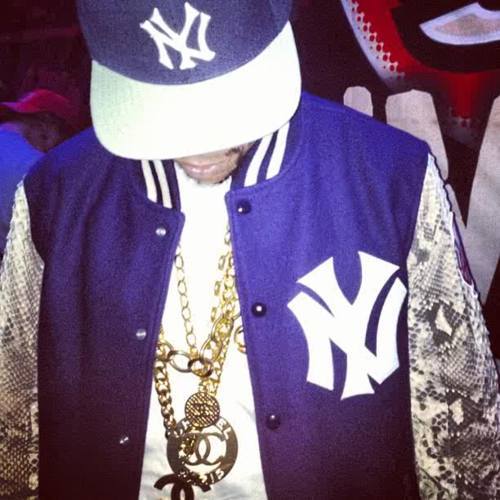 KingzPop's profile picture. Your just a customer...#MillionaireNextDoor #MakeItHappen #48LawsOfPower #GoodToGreat #DisplayOfPower #TippingPoint #Freakonomics #TalentCode