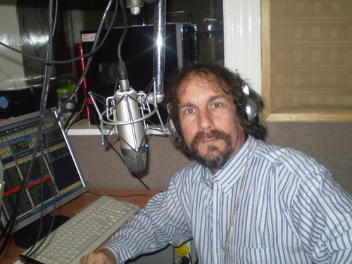 Naci en Santa Fe ,tengo 61 años. Periodista Deportivo. Hago Estudios Centrales en La Red Santa Fe. Argentina. Soy periodista deportivo hace 38  años.