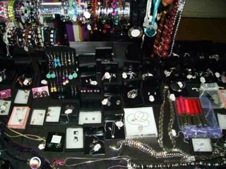 MiJewellerys's profile picture. Home jewellery partys. You invite your friends and we bring the bling and things