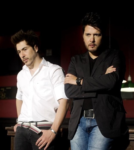 Bem-vindos ao perfil oficial da dupla sertaneja Henrique e Ruan. 
Conquistando o Brasil, conquistando você.

http://t.co/6N3qAtkgtM