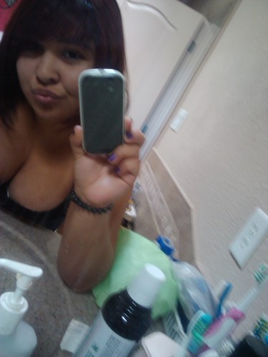 ahs grad:) i love sports ... single and my gurl@PrincessSUWAGGH;