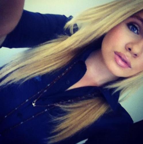 mon nom est stirling j aime @codysimpso , @allisimpson n il est un homme bon et je l admire. SIGA, E SE JUNTE A NÓS QUE ESTAMOS A ESPERA DE UM MILAGRE, QUE UM D