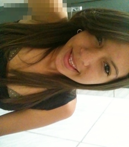 Desconfio antes de acreditar, sou indiferente antes de me importar, não me apego a qualquer um e deixo que cada um siga o seu caminho.