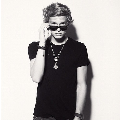 here to support Cody Robert Simpson. stay classy.