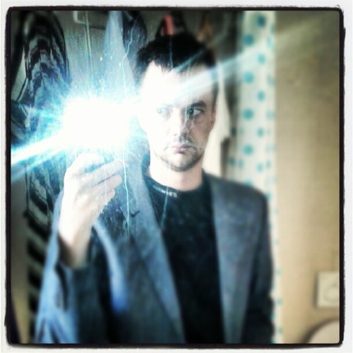 Kind of a journalist. Most certainly a geek. Foremost an expert on cheap red wine. I tweet about stuff.