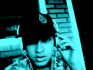 Eu realmente queria escrever algo que impressionasse vcs mais creio que poucas palavras seriam impossíveis descrever quem eu realmente sou
