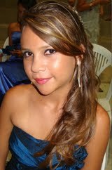 ~ A garotiinha imperfeita,
aqeela qeê chora de dor,
aqeela qeê ja sofreu poor amor,
aqeela qe sabe se arrepender ?