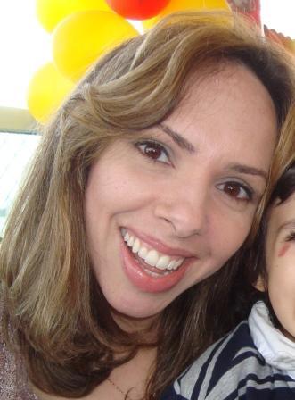 Sou uma mulher completa e realizada. Apaixonada pelo maridão Estevao e nossos babys  Thiago e Lucca