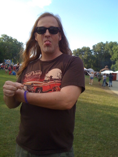 music lover and follower , poker plyr ( when i'm winning), proud dad to a son greggory