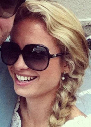 Uma saudade que faz os olhos brilharem por alguns segundos e um sorriso escapar volta e meia, quando a cabeça insiste em trazer a tona. @Lua_Blanco s2
